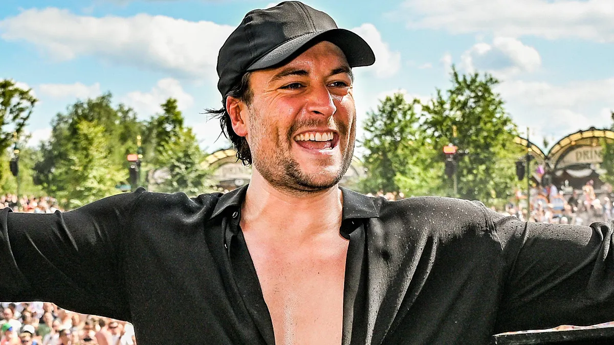 Viktor Verhulst Exposes Drunk Cycling Icon at Disco Night Out