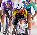Zware val Pogacar zet Vuelta helemaal op zijn kop, Coquard wint sprint