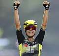 Vos overvleugelt ploeggenote en pakt eerste geel in Tour