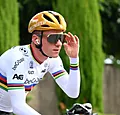 Gespot! Remco Evenepoel duikt op in opvallend nieuwe outfit