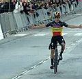Remco Evenepoel stunt met knotsgekke solo in seizoensopener