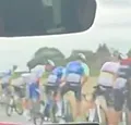 Hilarische beelden: Tourstart begint met opvallend tafereel