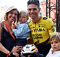Sarah & de kinderen verrassen Van Aert met ontroerend cadeau