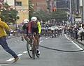 Betogers pakken uit met levensgevaarlijke actie in Giro
