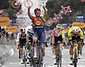 Van Aert komt half wiel tekort: Pedersen eerste winnaar in Giro