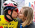 Wout valt door de mand: Sarah betrapt Van Aert op leugentje