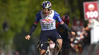 Eindelijk raak! Evenepoel wint Amstel in sprint tegen Skjelmose
