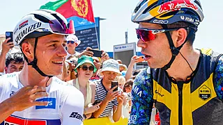 TUSSENSPRINT: Evenepoel grapt met Van Aert, stuntman Del Grosso