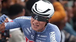 Philipsen sprint naar ritwinst en de rode trui in Vuelta