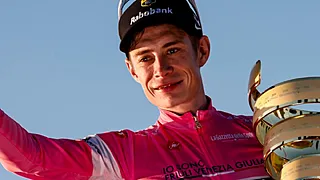Dit bedrag verdiende Jonas Vingegaard aan zijn Giro-triomf