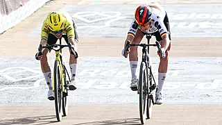 Visma gefopt: Koch wint Parijs-Roubaix Femmes