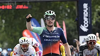 Kooij wint gelijk eerste sprint voor nieuwe ploeg