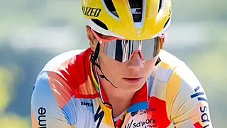 Alarmfase rood: Lotte Kopecky plots in noodsituatie bij SD Worx