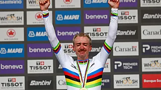 Wereldkampioen krijgt vleugels: McNulty verlengt seizoen nog even