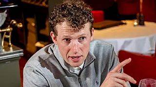 Wanneer duikt Van Aert het veld in? Van Hooydonck heeft goed nieuws