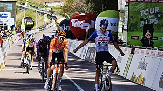 Arensman ziet favoriet Pellizzari zege grijpen in Tour of the Alps