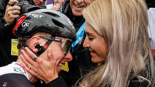 Pogacar trekt zich samen met Urska terug op bijzondere plek