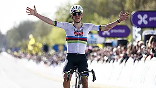 Pogacar heerst weer in Vlaanderen, Evenepoel derde