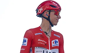 Pogacar excuseert zich bij Van Aert: "Sorry"