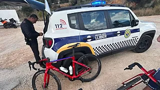 Politie grijpt in! Maar liefst 10 renners op de bon na trainingsrit