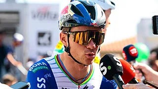 Evenepoel komt met opmerkelijke reactie na valpartij van Jorgensen