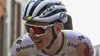 Tadej Pogacar begraaft hoop Van der Poel & co