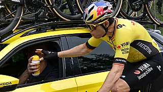Visma onder vuur na Van Aert-beslissing: "Dat doe je niet!"