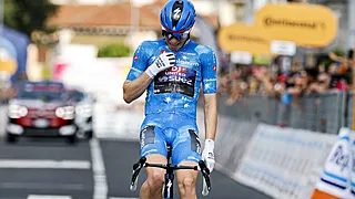 Sensatie in Giro: Vollering draait het helemaal om