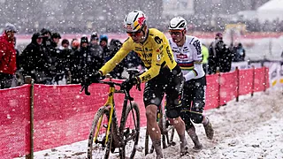 Van Aert komt met reactie op X na valpartij en opgave in Mol