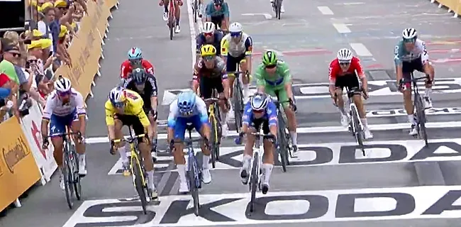 Groenewegen snoept Van Aert en Philipsen zege af
