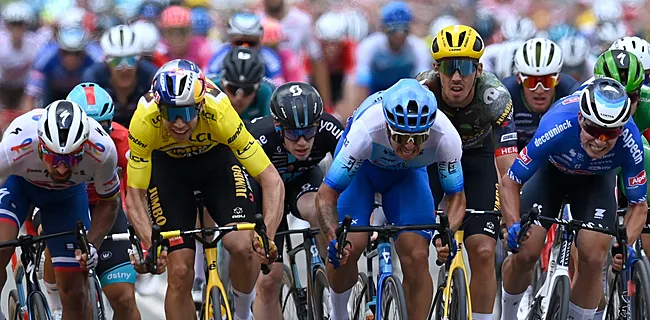Van Aert slaat zich voor het hoofd: 