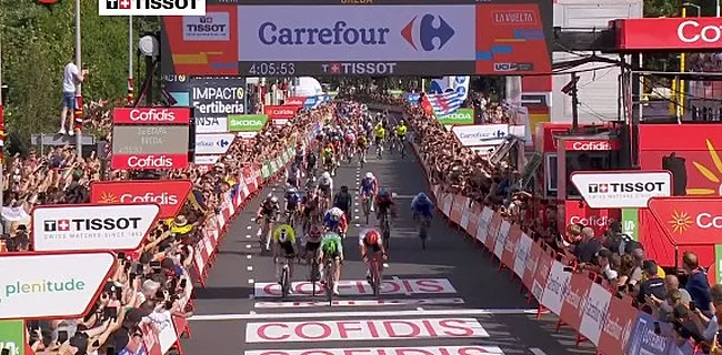 Imposante Bennett knalt naar tweede dagzege in Vuelta, pech voor Merlier