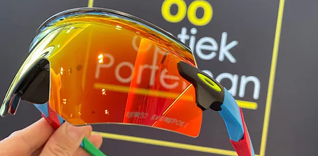Een pareltje! Wereldkampioen Evenepoel krijgt regenboogbril