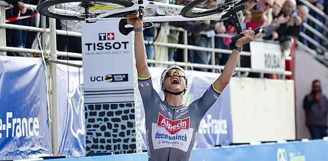 Van der Poel soleert na pech voor Pogacar naar winst in Parijs-Roubaix