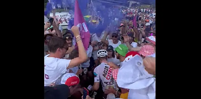 Cosnefroy viert waanzinnig feest met fans op de Joux Plane