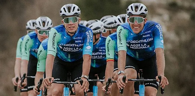 Decathlon AG2R La Mondiale pakt nu al uit met nieuwe 'Galaxy'-tenue