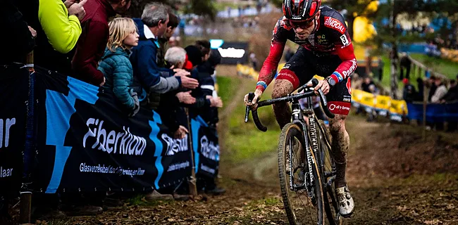 Iserbyt en Sweeck met elkaar in de clinch in Parkcross Maldegem