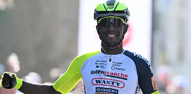 GESCHIEDENIS! Girmay wint Gent-Wevelgem