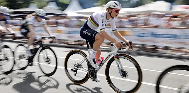 Lotte Kopecky sprint naar allereerste zege in de regenboogtrui!