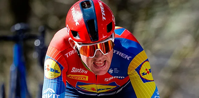 Pedersen kijkt naar Van Aert: 