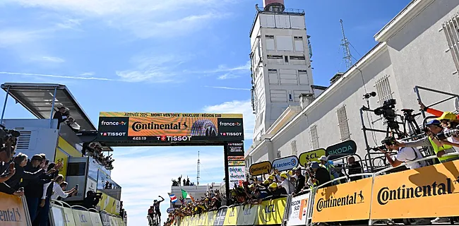 Paniek na Ventoux: renner stort in en wordt afgevoerd naar ziekenhuis
