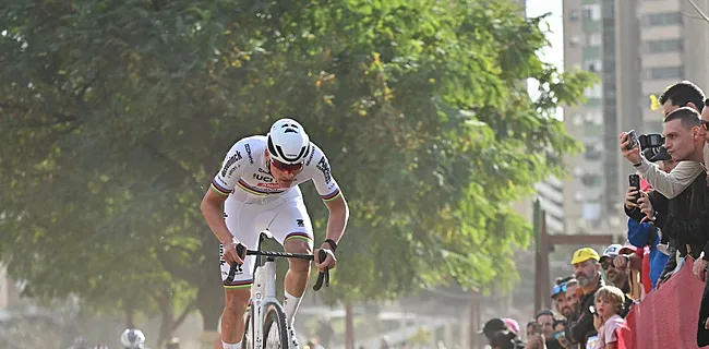 Dronebeelden tonen waanzinnige versnelling Van der Poel 🎥