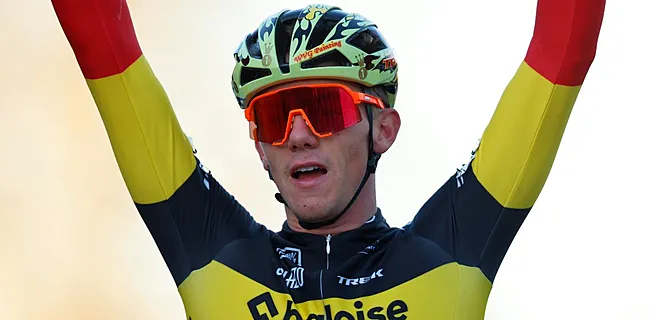 Nys stoot collega-veldrijders tegen de borst: 