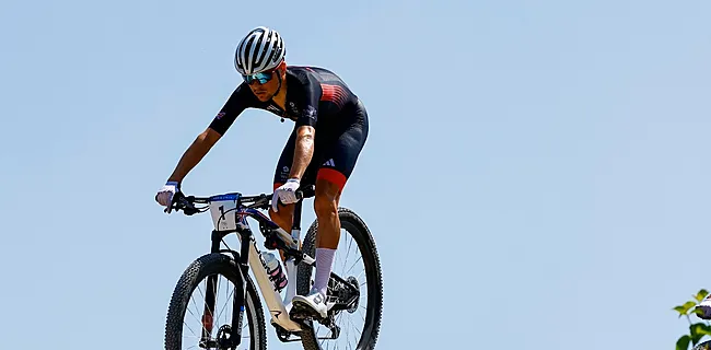 Wat een race! Pidcock verdedigt olympische MTB-titel na waanzinnig slot