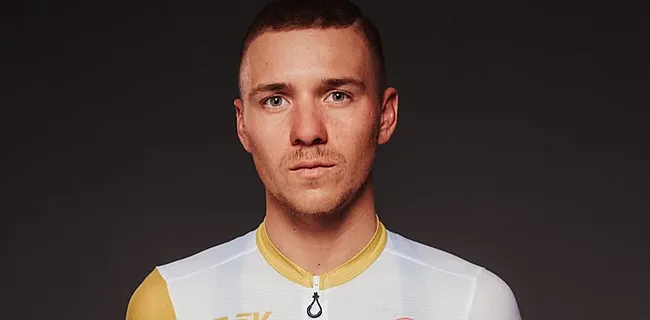 TUSSENSPRINT: Evenepoel blinkt in nieuwe outfit, Van Aert helemaal stuk