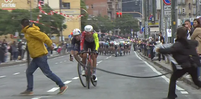Betogers pakken uit met levensgevaarlijke actie in Giro