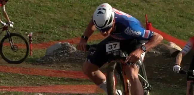 Dat was bibberen! Van der Poel ontsnapt ternauwernood aan nieuw MTB-drama