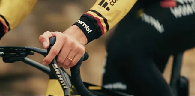 Met Van Aert als model: Visma Lease a bike pakt uit met nieuw shirt