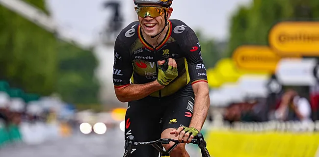 Fenomenale Van Aert wint solo in Parijs!