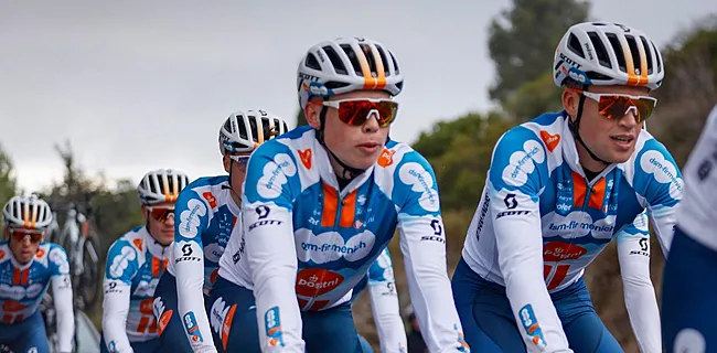 Van Uden pakt openingsetappe in AlUla Tour, Merlier knap derde
